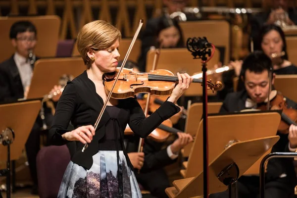 Tysk Violinist Isabelle Faust Uppträder Konsert Shanghai Kina Mars 2017 — Stockfoto