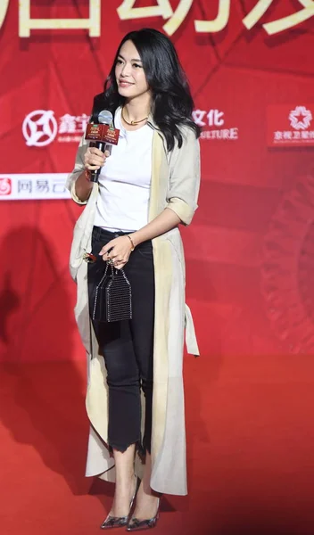 中国の女優 八尾陳出席 Btv のバラエティー ショー 北京で キングス クロス の記者会見 2017 — ストック写真