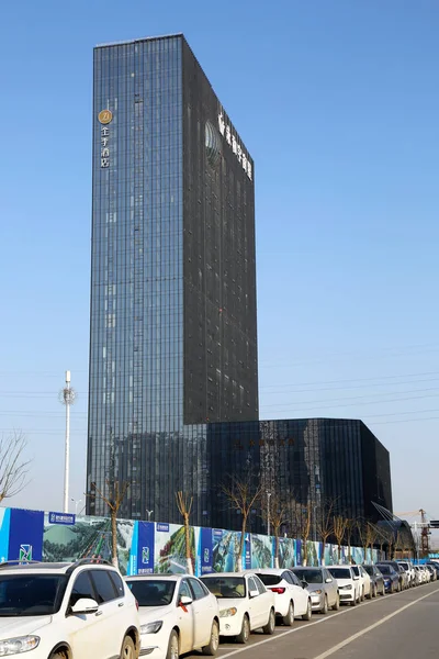Vista Edifício Forma Cadeira Cidade Zhengzhou Província Central Henan China — Fotografia de Stock