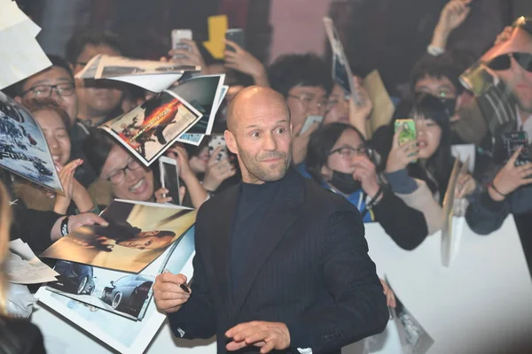 Brits Acteur Jason Statham Centreren Interactie Met Fans Rode Loper — Stockfoto