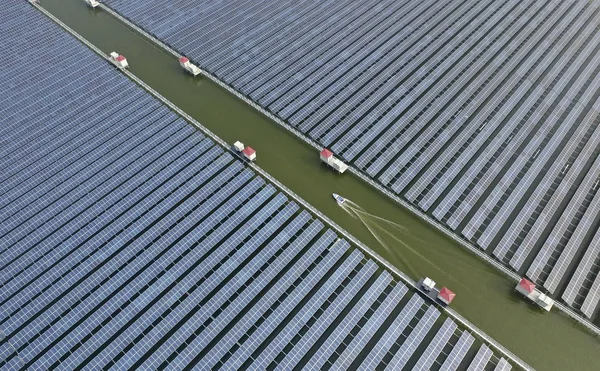 중국에서 태양광 발전소의 패널에 중국의 2017 Cixi 농장에 — 스톡 사진