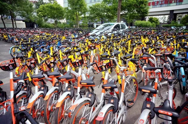 Coche Está Bloqueado Por Cientos Bicicletas Los Servicios Chinos Bicicletas —  Fotos de Stock