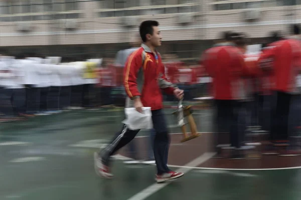 Estudantes Chineses Apressam Fazer Leitura Matinal Jingying Middle School Cidade — Fotografia de Stock