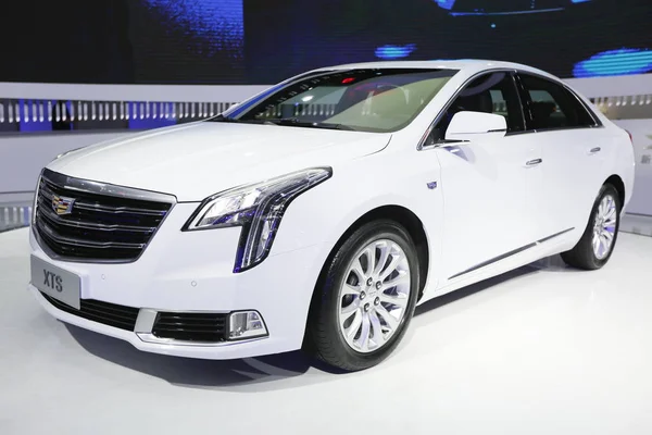 Cadillac Xts Está Exhibición Durante 15ª Exposición Internacional Automóviles China —  Fotos de Stock