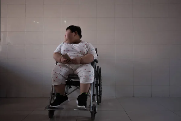 Chiński Kilogram Dziewczyna Xiao Yun Jest Zdjęciu Wózku Inwalidzkim Szpitalu — Zdjęcie stockowe