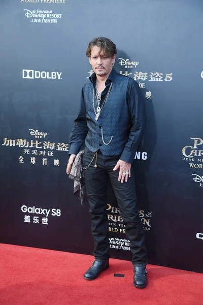 美国演员约翰尼 德普于2017年5月11日在中国上海登上红地毯 为他的新片 加勒比海盗 死者不讲故事 的首映式 — 图库照片