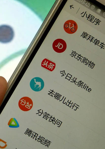 Chinese Mobile Phone User Uses Xiaochengxu Mini Programs Messaging App — Stock Photo, Image