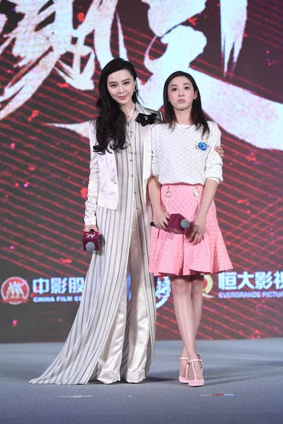 中国女優ファン ビンビン 左と鵬 Xiaoran 2017 ドラマ 勝つ世界 北京での記者会見に出席する — ストック写真