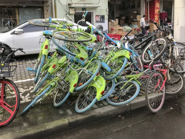 Fietsen Van Chinese Fiets Sharing Service Kuqi Groen Zijn Opgestapeld — Stockfoto