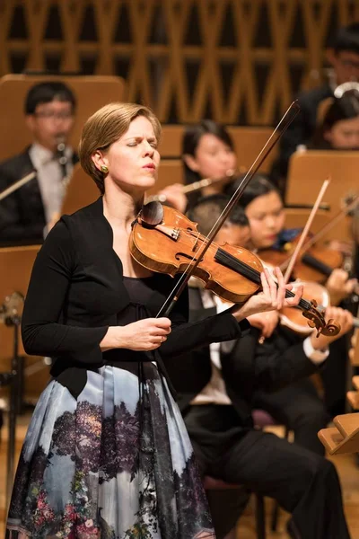 Tysk Violinist Isabelle Faust Uppträder Konsert Shanghai Kina Mars 2017 — Stockfoto
