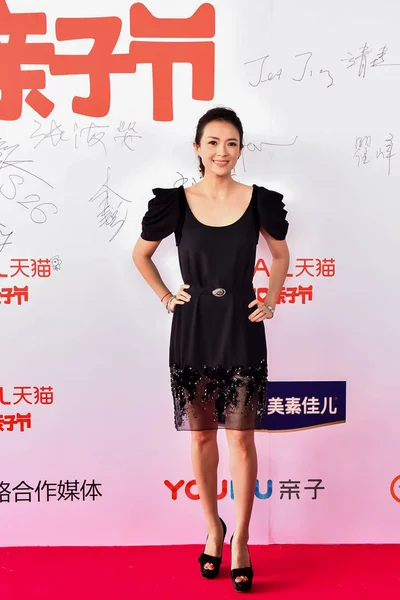 Atriz Chinesa Zhang Ziyi Posa Como Ela Chega Tapete Vermelho — Fotografia de Stock