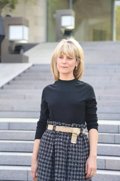 Actrice Française Marina Fois Pose Alors Elle Arrive Louis Vuitton — Photo
