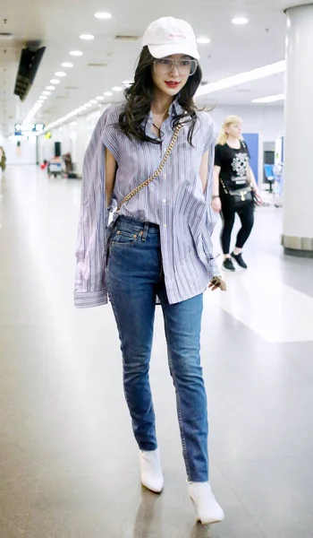 Hong Kong Modell Och Skådespelerska Angelababy Avbildas Beijing Capital International — Stockfoto