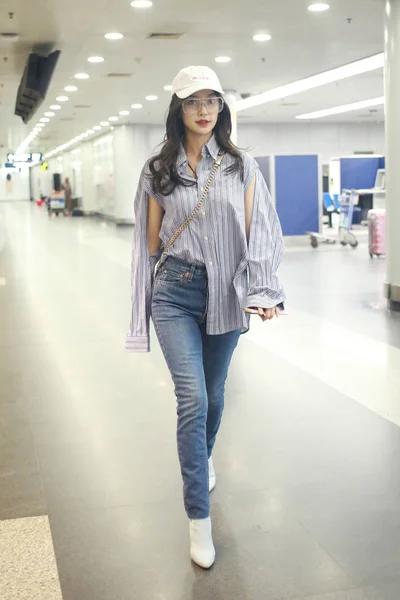 Modelul Actrița Angelababy Din Hong Kong Este Fotografiată Aeroportul Internațional — Fotografie, imagine de stoc