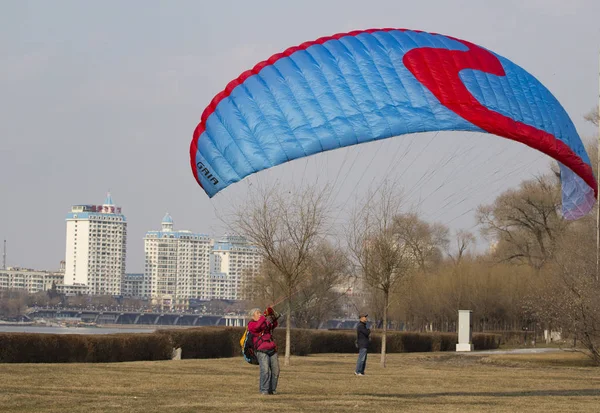 Éves Kínai Jiaxin Gyakorlatok Siklóernyőzés Jilin Város Északkelet Kínai Jilin — Stock Fotó