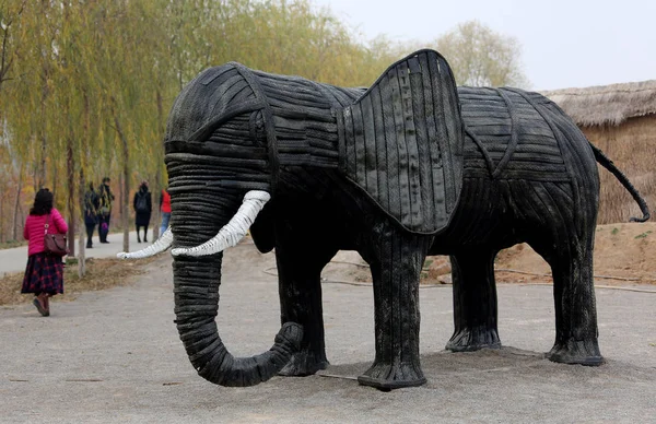 Elephant Shaped Tire Sculpture Display Tire Sculpture Park Zaozhuang City — Stock Photo, Image