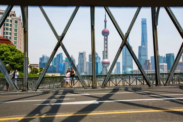 화이트 다리와 오른쪽 상하이 Lujiazui 상하이 오른쪽 오리엔탈 마천루 — 스톡 사진