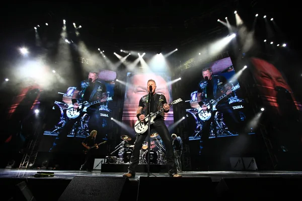 Członkowie Zespołu Thrashmetalowego Metallica Wykonywać Podczas Ich Koncertu Szanghaju Chiny — Zdjęcie stockowe