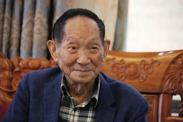 Čínský Vědec Yuan Longping Známý Jako Otec Hybridní Rýže Obdržel — Stock fotografie