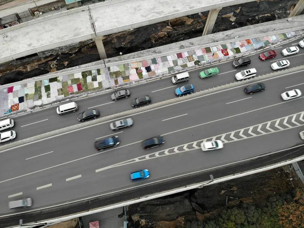 Autos Passieren Eine Neu Errichtete Rampe Mit Steppdecken Auf Einer — Stockfoto