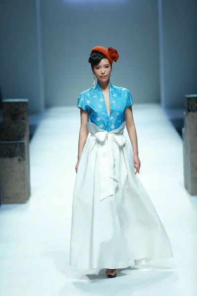 Modelos Exibem Novas Criações Desfile Moda Chantel Gong Pelo Designer — Fotografia de Stock