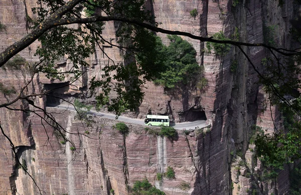 Veículos Passam Longo Túnel Guoliang Através Montanha Wanxian Nas Montanhas — Fotografia de Stock