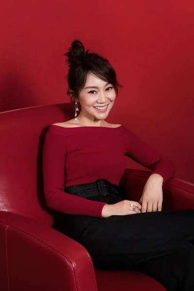 中国の女優ヤン 2017 北京での Imaginechina で独占インタビューの中ポートレート写真のポーズします — ストック写真