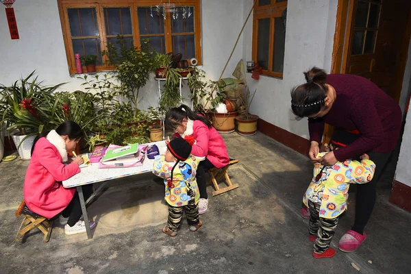 Esposa Pai Chinês Dois Gêmeos Tian Yujin Que Move Seis — Fotografia de Stock