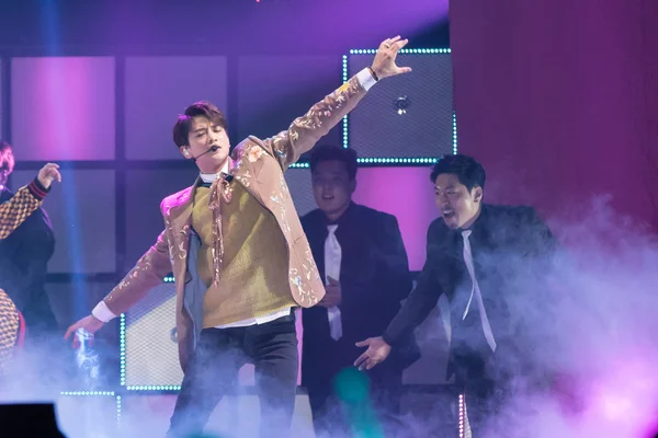 Medlemmar Sydkoreanska Pojke Gruppen Shinee Utföra Vid Deras Konsert Hong — Stockfoto