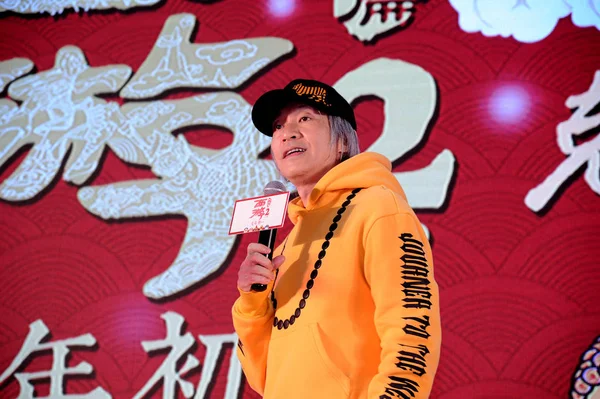 香港演员周鸿在 2017 日于中国上海举行的新片 西游记 恶魔反击 的宣传会议上发表演讲 — 图库照片