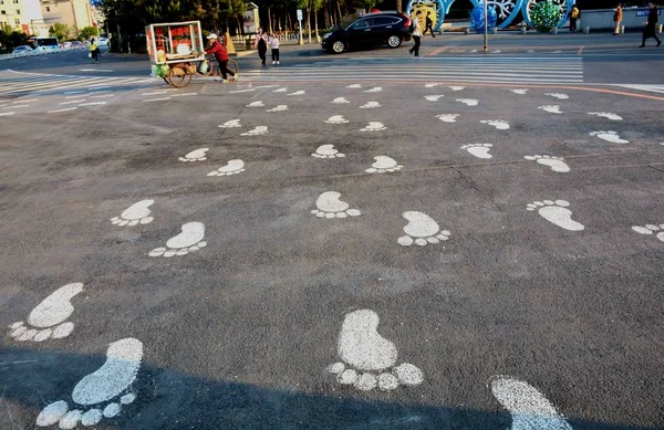 Vista Del Cruce Peatonal Con Numerosas Huellas Blancas Ciudad Shenyang — Foto de Stock