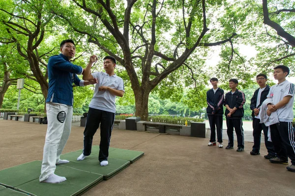 항저우 대학교에 고등학교 수업을 합니다 중국의 2017 — 스톡 사진