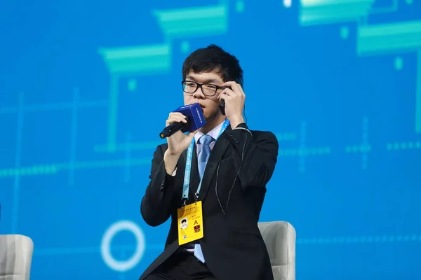 Kinesiska Spelare Jie Talar Efter Att Förlorat Till Googles Artificiell — Stockfoto