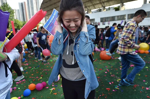 Kinesiska Studenter Steg Ballonger För Att Lindra Stress Aktivitet Innan — Stockfoto