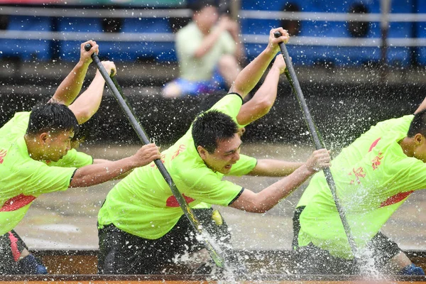 Participantes Competem Uma Corrida Barco Dragão Realizada Para Celebrar Dragon — Fotografia de Stock