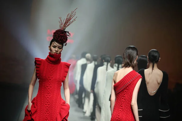 Modeller Visar Nya Skapelser Modevisning Melody Cashmere Carey Den Kina — Stockfoto