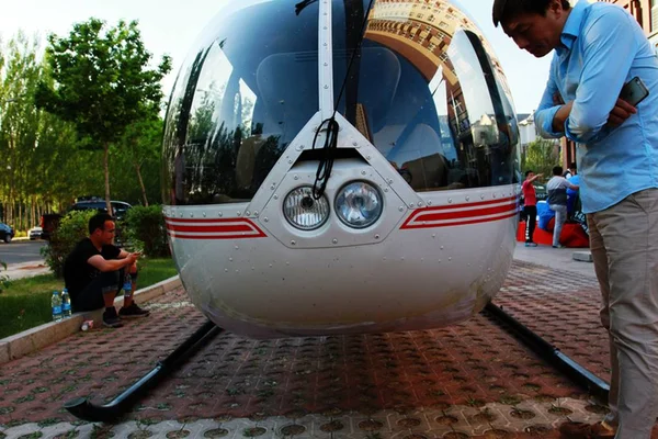 Petit Hélicoptère Est Photographié Sur Une Route Dans Ville Daqing — Photo