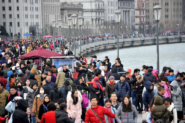 Turystów Tłum Promenady Bund Wzdłuż Rzeki Huangpu Aby Uczcić Chiński — Zdjęcie stockowe