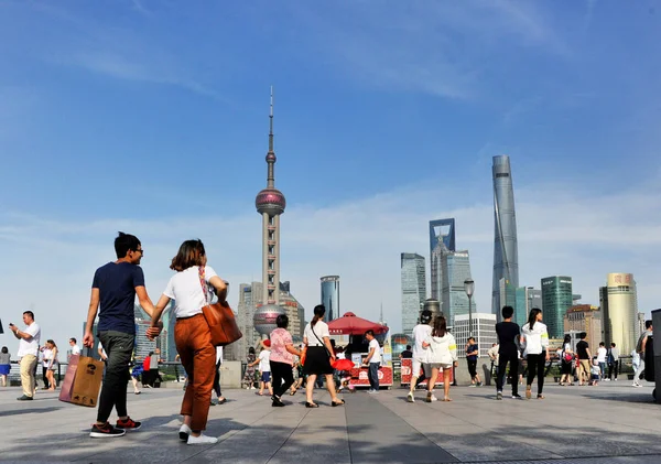 Turista Látogasson Sétány Bund Huangpu Folyó Mentén Duanwu Fesztivál Vagy — Stock Fotó
