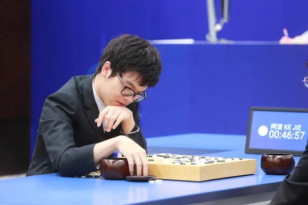 Chiński Player Jie Konkuruje Google Sztucznej Inteligencji Program Alphago Drugim — Zdjęcie stockowe