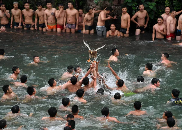Chinese Men Catch Ducks Celebrate Dragon Boat Festival Also Known — Stock Photo, Image