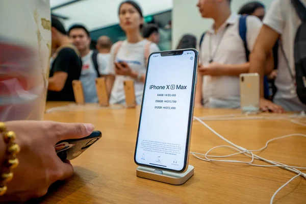 Los Teléfonos Inteligentes Iphone Max Muestran Una Apple Store Hong — Foto de Stock