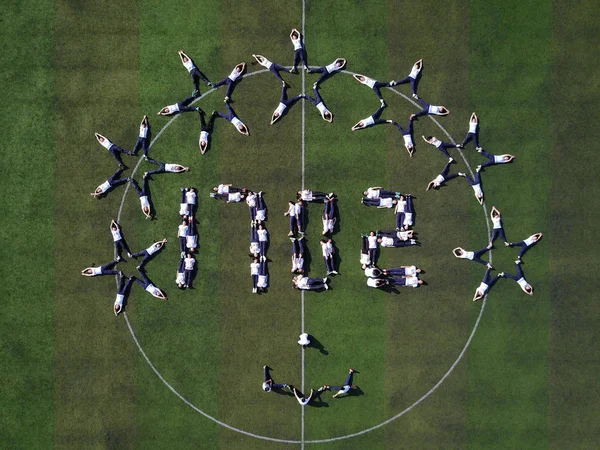 Grade Three Students Yuqing High School Pose Graduation Photo Campus — Stock Photo, Image