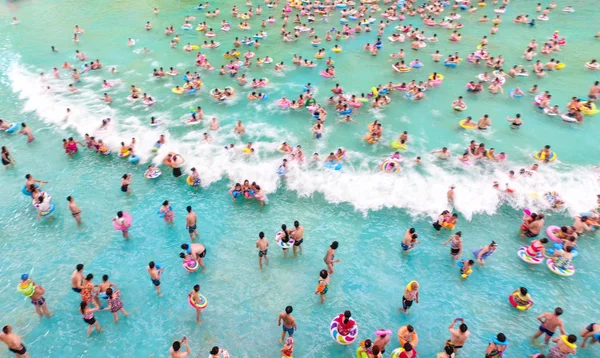 Holidaymakers Have Fun Water Park Also Known China Dead Sea — Stock Photo, Image