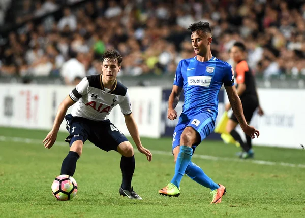 Toby Alderweireld Tottenham Hotspur Left Challenges Fernando Recio Comi Kitchee — Stock Photo, Image