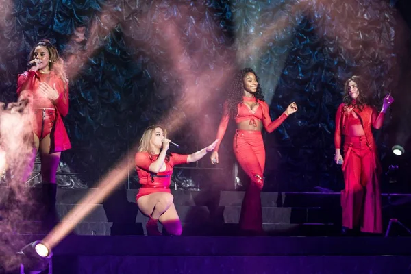 Leden Van Amerikaanse Meidengroep Fifth Harmony Uitvoeren Tijdens Een Concert — Stockfoto