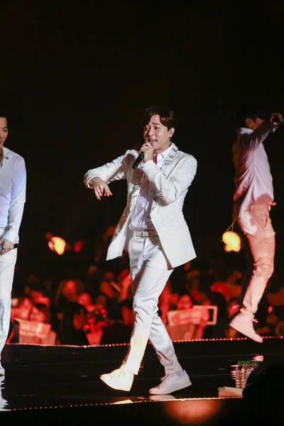 Membros Grupo Masculino Sul Coreano Shinhwa Apresentam Concerto Durante Turnê — Fotografia de Stock