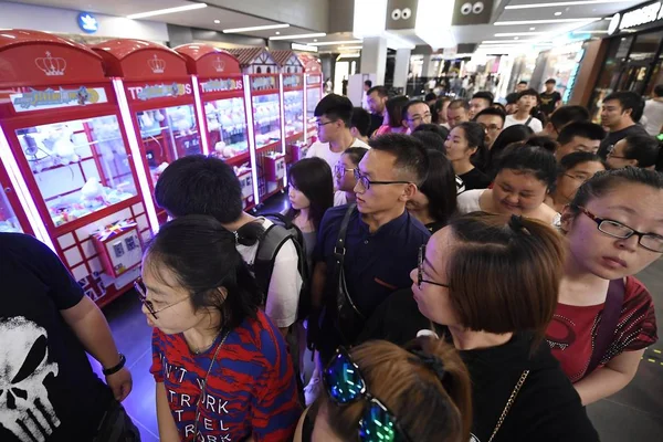 Los Competidores Participan Concurso Acaparamiento Muñecas Centro Comercial Ciudad Taiyuan —  Fotos de Stock