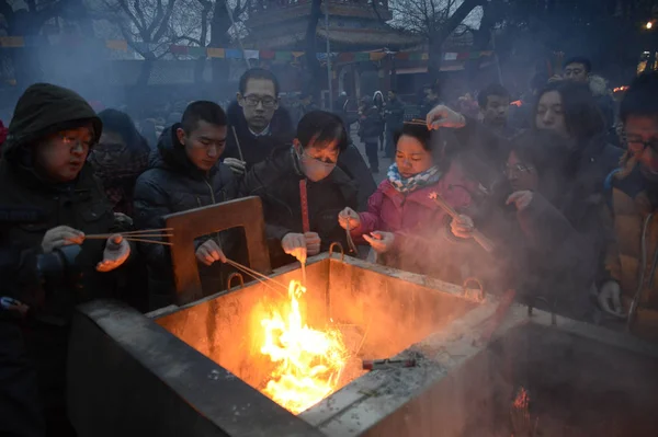 Çin Tapanların Tütsü Sopa Ocak 2017 Çin Yeni Yıl Veya — Stok fotoğraf