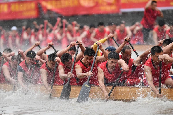 Participantes Competem Uma Corrida Barco Dragão Realizada Para Celebrar Dragon — Fotografia de Stock